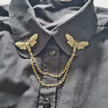 Load image into Gallery viewer, Bronze skull moth collar pin