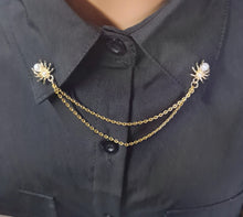 Load image into Gallery viewer, Pearly spider collar pin