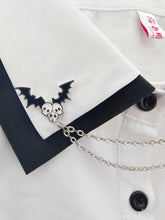 Load image into Gallery viewer, Skull bat collar pin