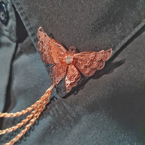 Butterfly collar pin