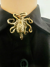 Load image into Gallery viewer, Bronze octopus collar pin