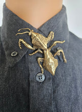 Load image into Gallery viewer, Dead leaf mantis button cover