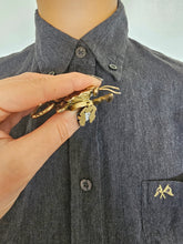 Load image into Gallery viewer, Dead leaf mantis button cover