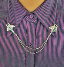 Load image into Gallery viewer, Manta rays collar pin