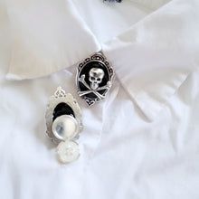 Load image into Gallery viewer, Crossbone skull button cover