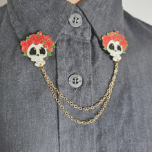 Load image into Gallery viewer, Sugar skull collar pin with chains