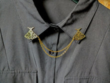 Load image into Gallery viewer, Gold moth collar pin