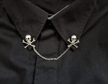 Load image into Gallery viewer, Crossbone collar pin