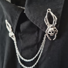 Load image into Gallery viewer, Spider skull collar pin