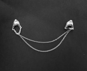 Moving shark jaws collar pin