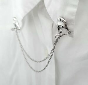 Moving shark jaws collar pin