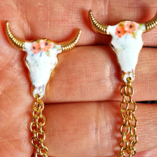 Load image into Gallery viewer, Longhorn cow skull collar pin