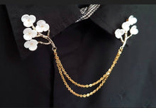 Load image into Gallery viewer, Pearl flowers collar pin