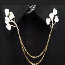 Load image into Gallery viewer, Pearl flowers collar pin