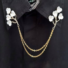 Load image into Gallery viewer, Pearl flowers collar pin