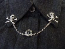 Load image into Gallery viewer, Skull collar pin